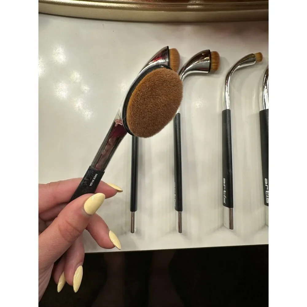 Artis Fluenta 5-Piece Makeup Brush Set Oval & Linear Brushes EUC Authentic
